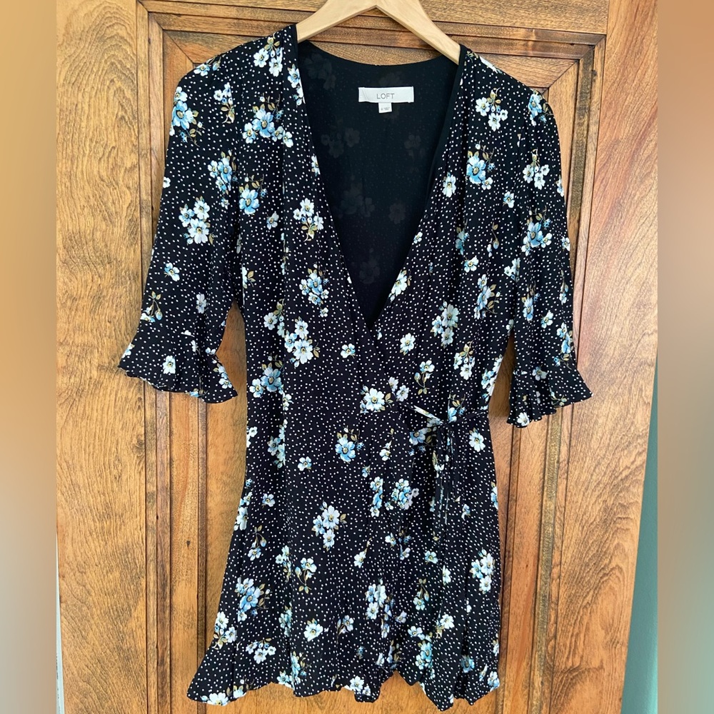 Loft wrap romper size 0. Never worn.